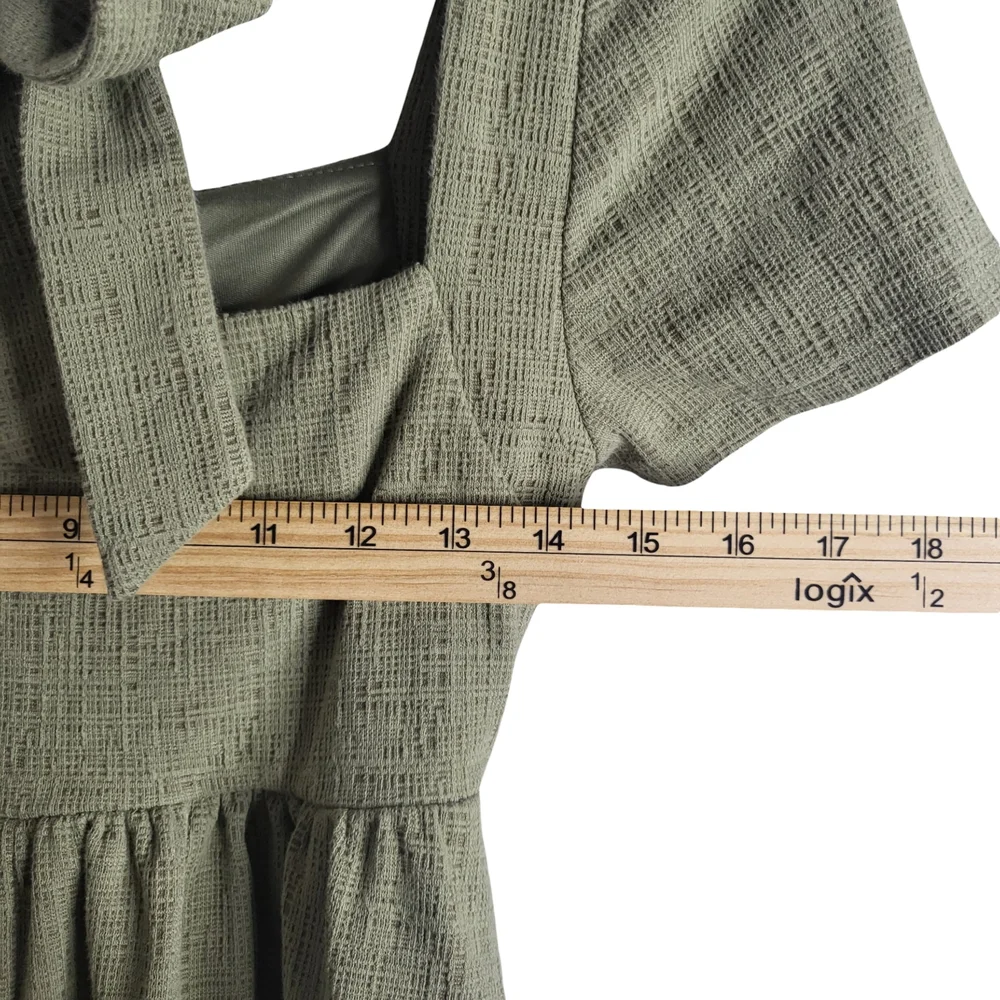 Green Short Sleeve Dress with Bow Back - Picture 8 of 8